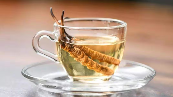 一杯蟲草水，健康新滋味：冬蟲夏草泡水喝的奇妙功效